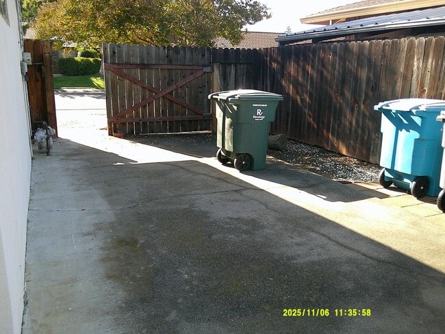 Building Photo - 390 S Almond St