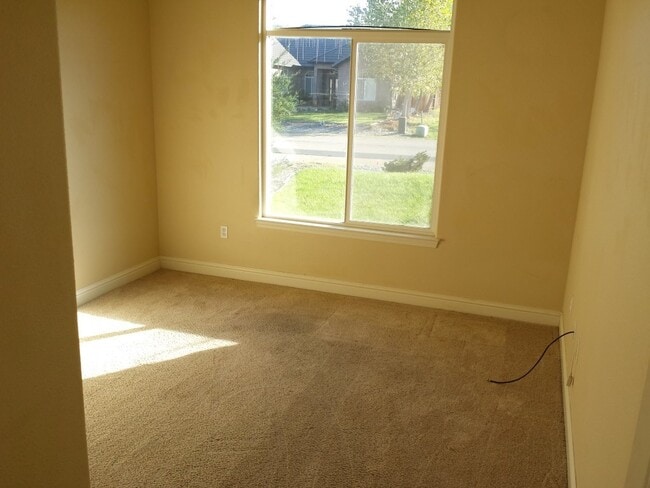 Building Photo - Lake California Home for Rent | Gated Community, Lake Access, River Access, Garage