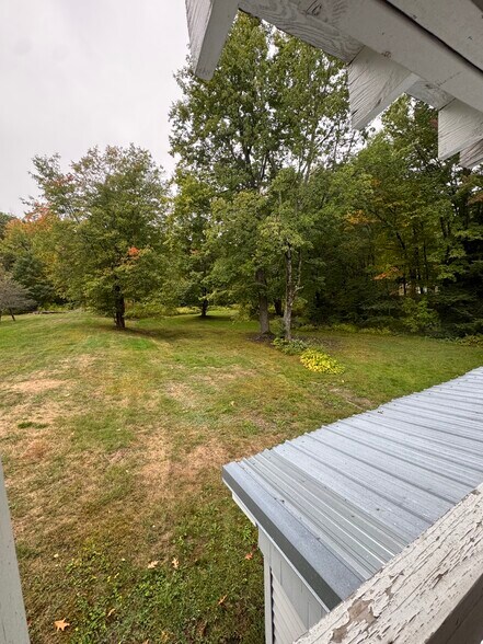 Massive back yard - 25 Maple St