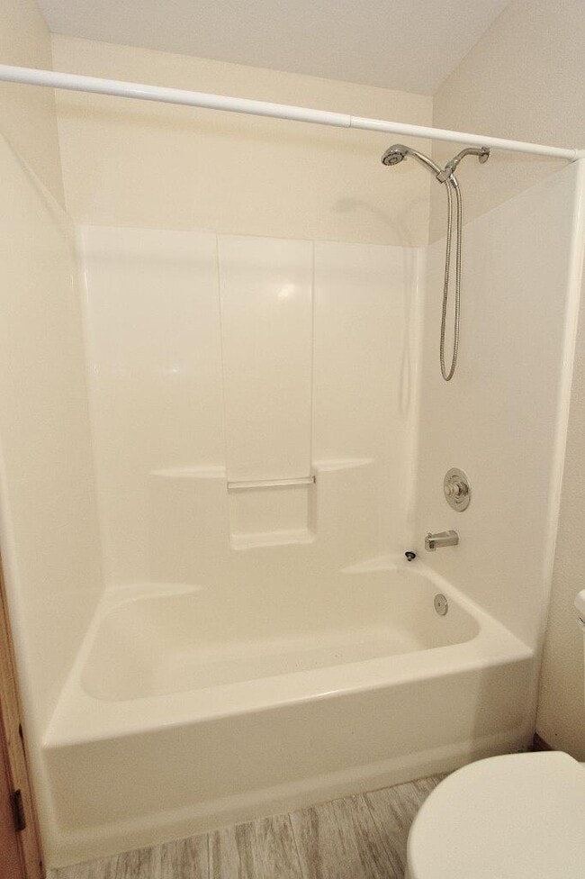 Building Photo - 1020 S Hayes Ave