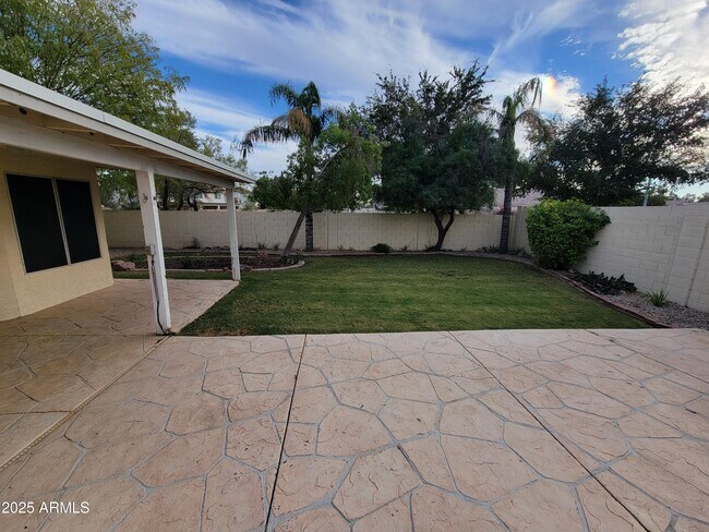 Building Photo - 1777 E Sheffield Ave