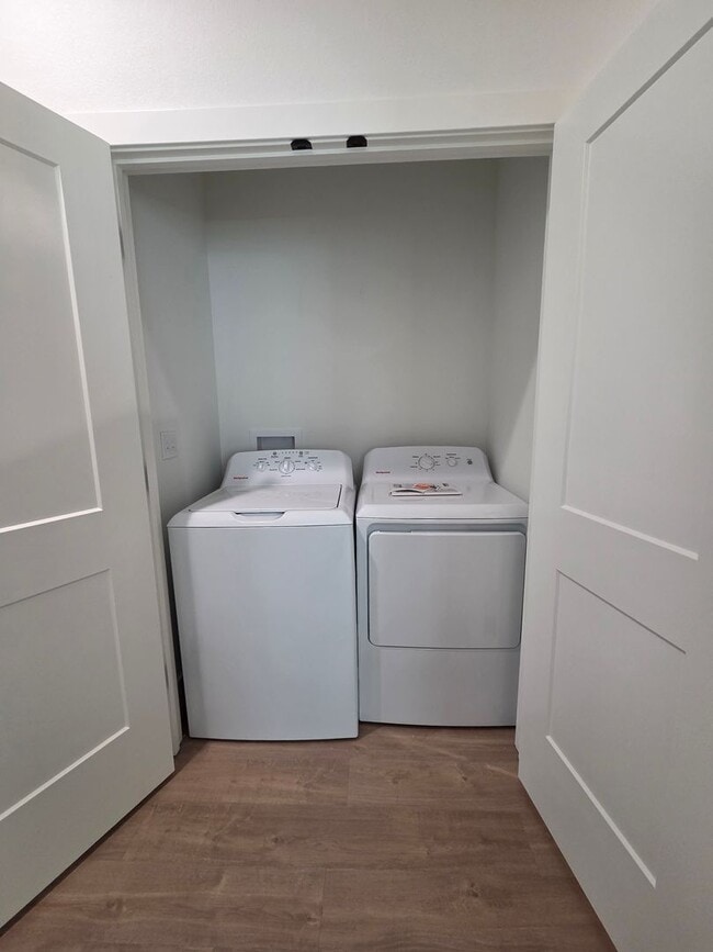 Building Photo - Brand New Build on Old Alturas - ALL Electric with City of Redding Solar!