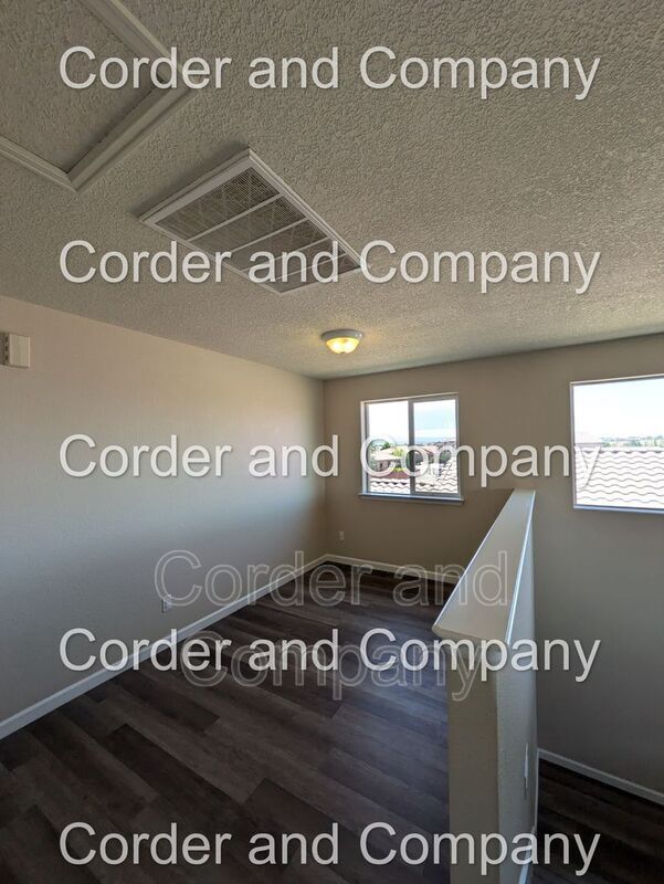 Building Photo - 317 Loma Linda Loop NE