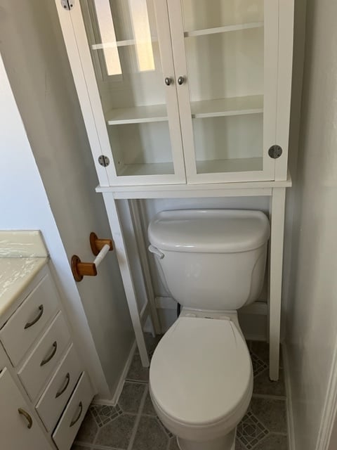 Half bath - 1712 N Pepper St