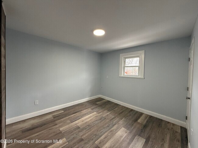 Building Photo - 1319 Capouse Ave