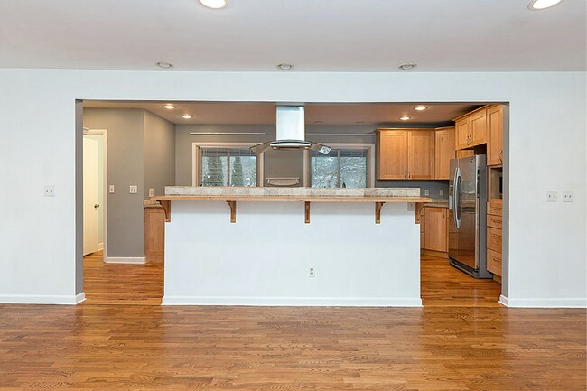 Building Photo - 4682 Huron Hill Dr