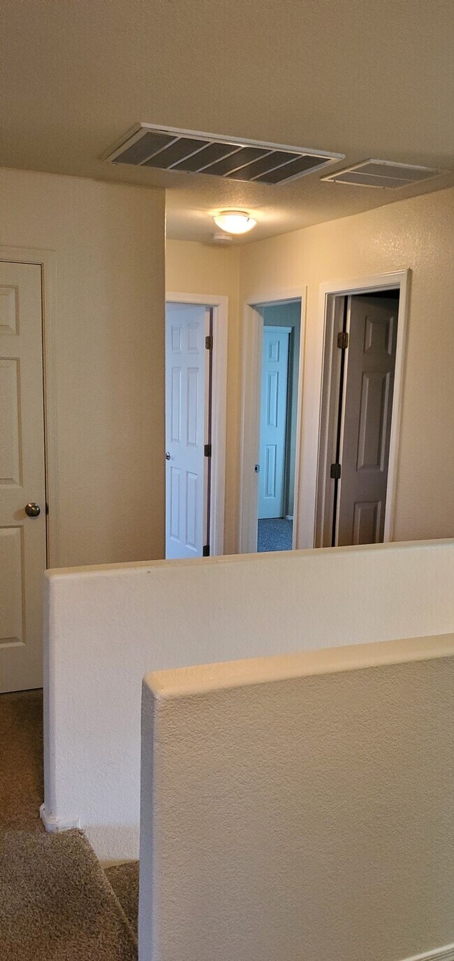Building Photo - Beautiful 4-Bedroom Home For Rent in Queen...