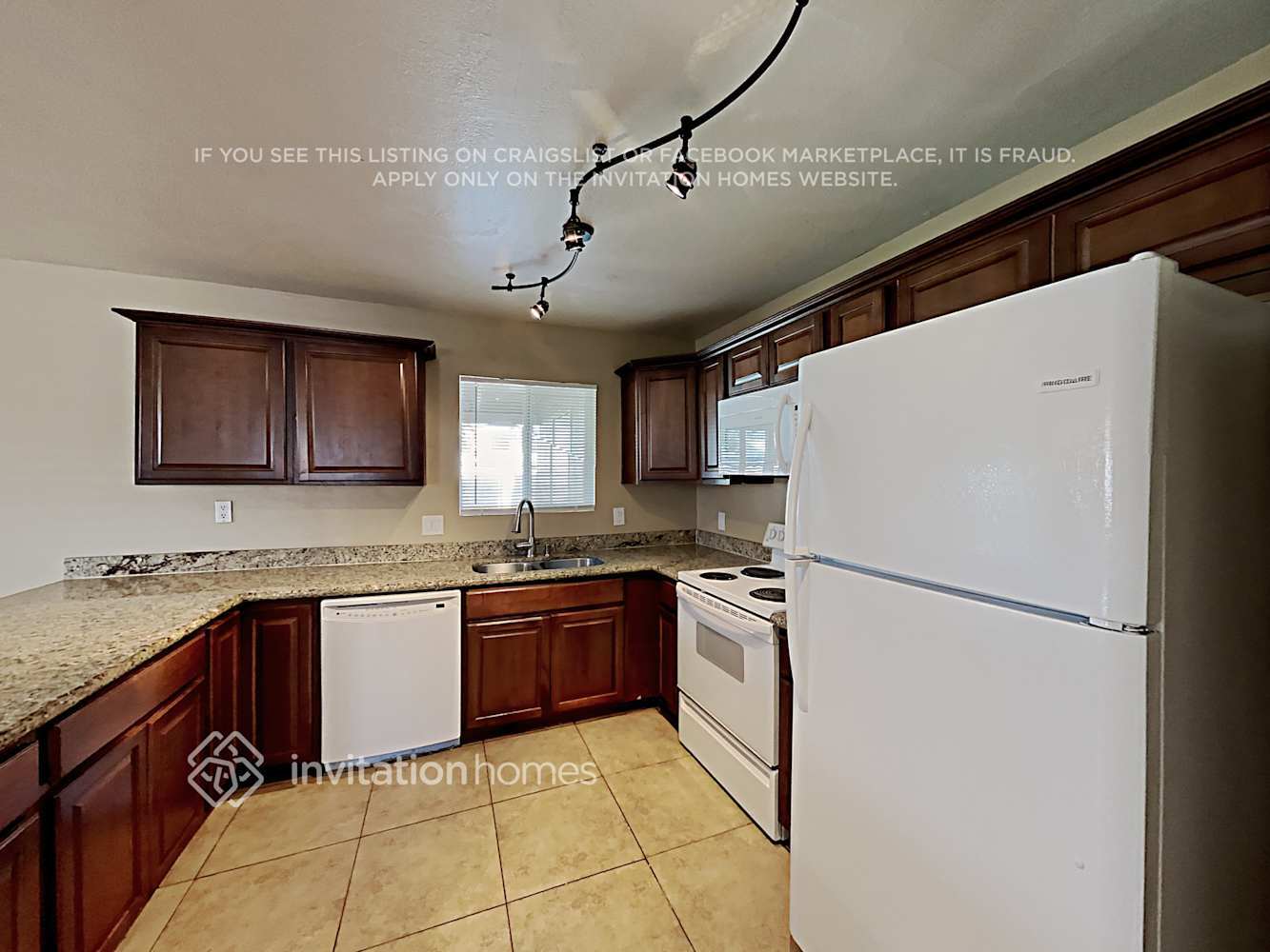 Building Photo - 3208 W Columbine Dr