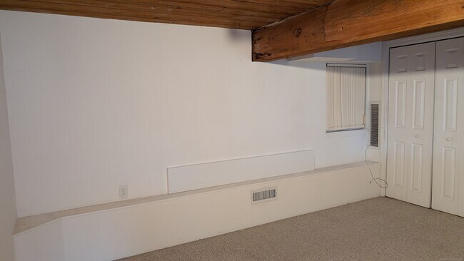 Building Photo - 839 Main St