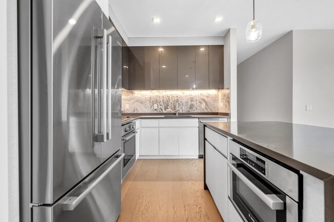 Building Photo - 7101 River Rd