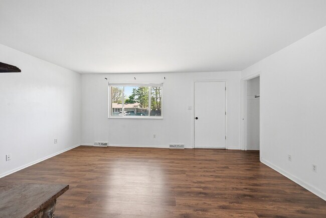 Building Photo - $1,990.95- 3 bed/1 bath Home in Berthoud with a large backyard