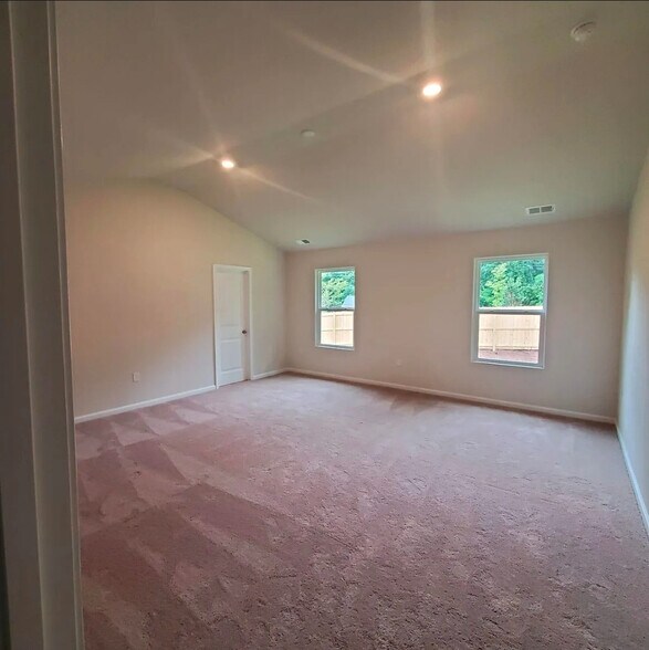 Building Photo - Room in House on Creedmore Hills Dr
