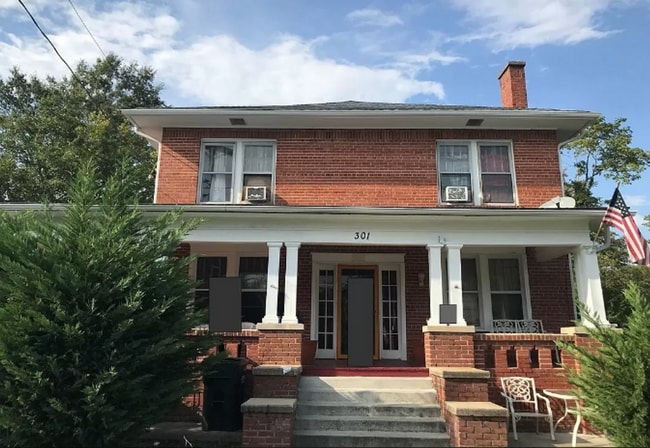 Primary Photo - 301 E Umstead St