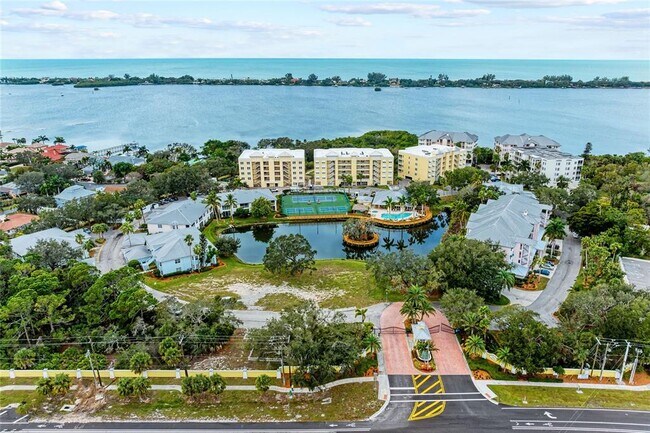 Building Photo - 232 Hidden Bay Dr