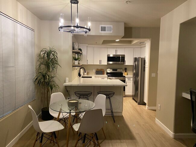 Building Photo - 4925 E Desert Cove Ave