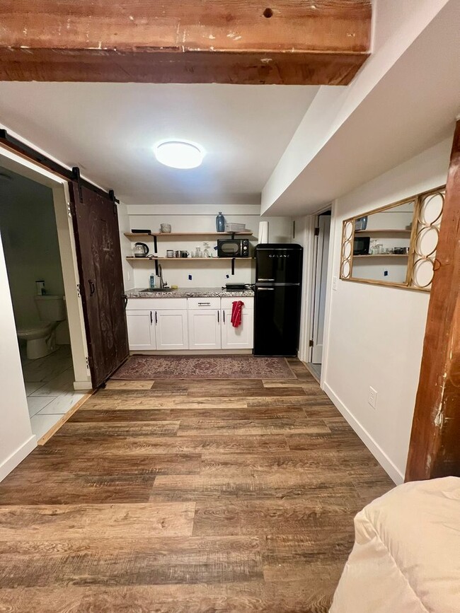 Building Photo - 4 Bedroom, 3.5 Bathroom Home - Located nea...