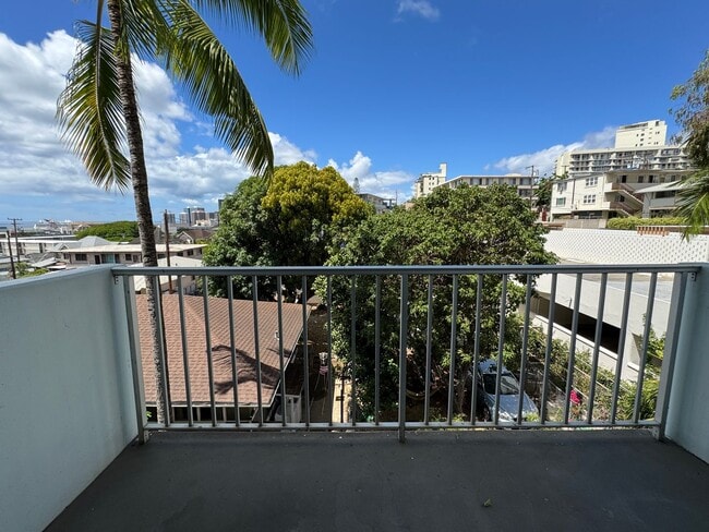 Building Photo - One bed, one bath, one assigned parking at Westview Plaza