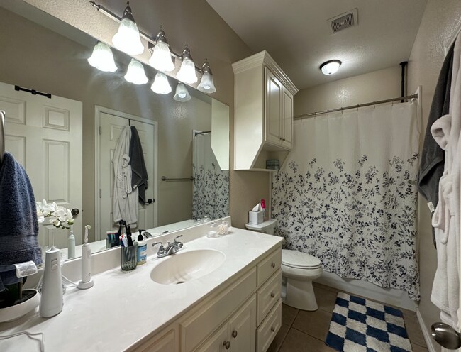 Building Photo - 221 Gurley Ln