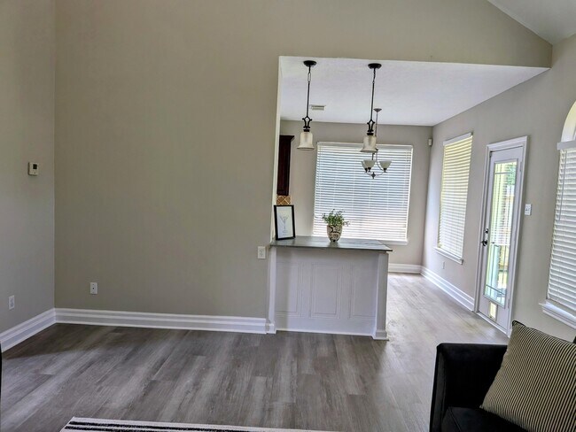 Building Photo - 10067 Lazy Meadows Dr