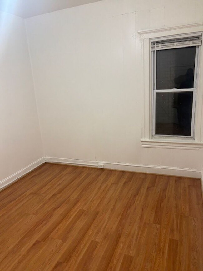 Building Photo - 3 BEDROOM 2 BATHROOM HUGE TOWNHOUSE FOR RENT IN 21216