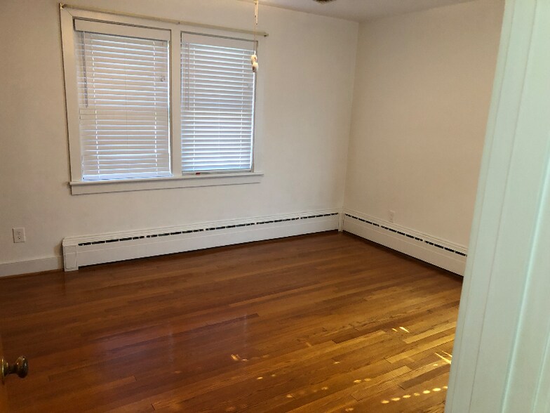 Building Photo - 11500 Elmwood Ln