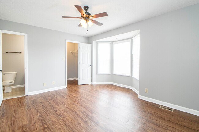 Building Photo - 1212 Kendall Dr