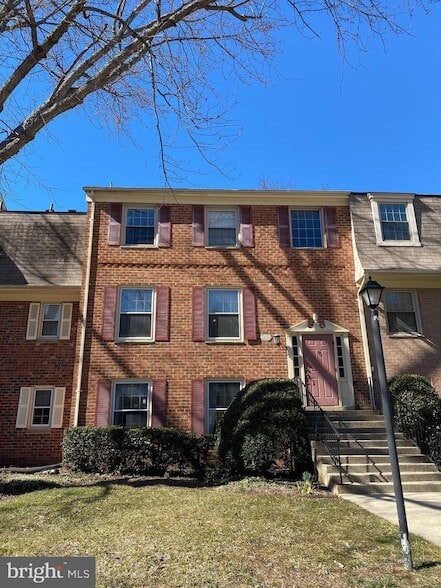 Building Photo - 6008 Westchester Park Dr