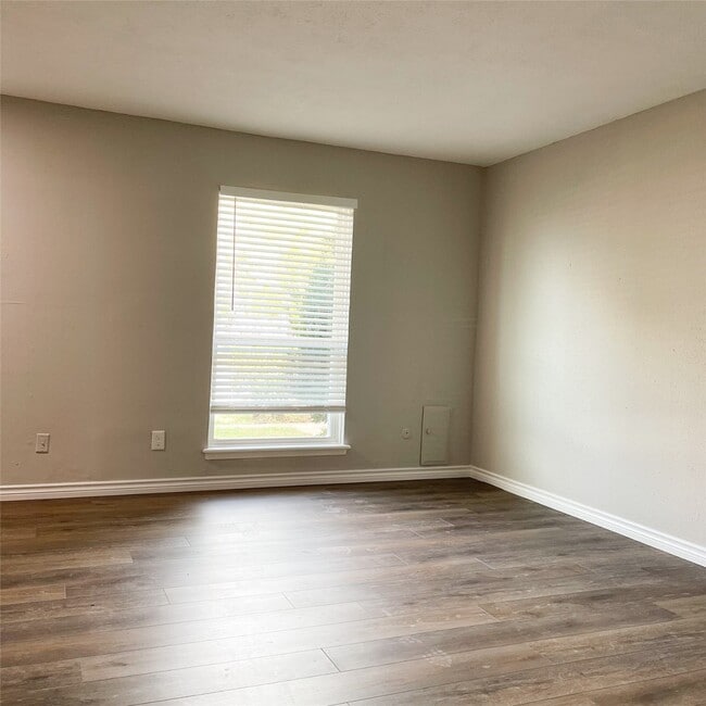 Building Photo - 7331 Chasewood Dr