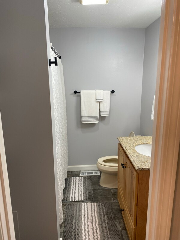 Building Photo - 105 Elmwood Dr