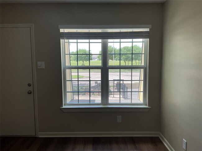 Building Photo - 5550 N Braeswood Blvd