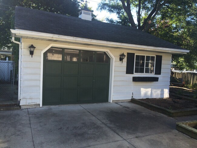 Garage - 858 N 6th St