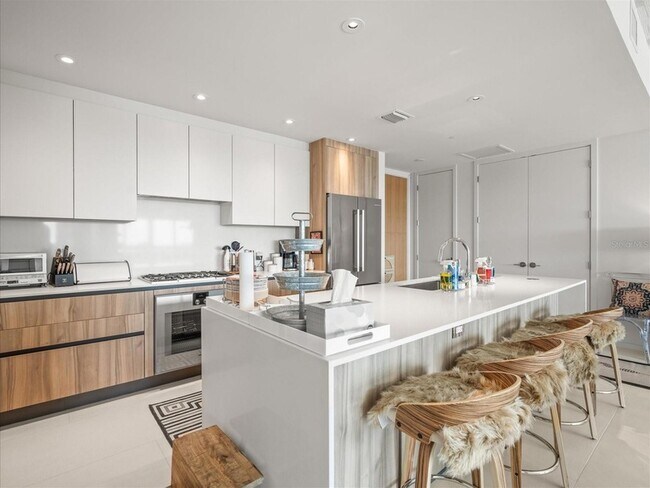 Building Photo - 1020 Sunset Point Rd