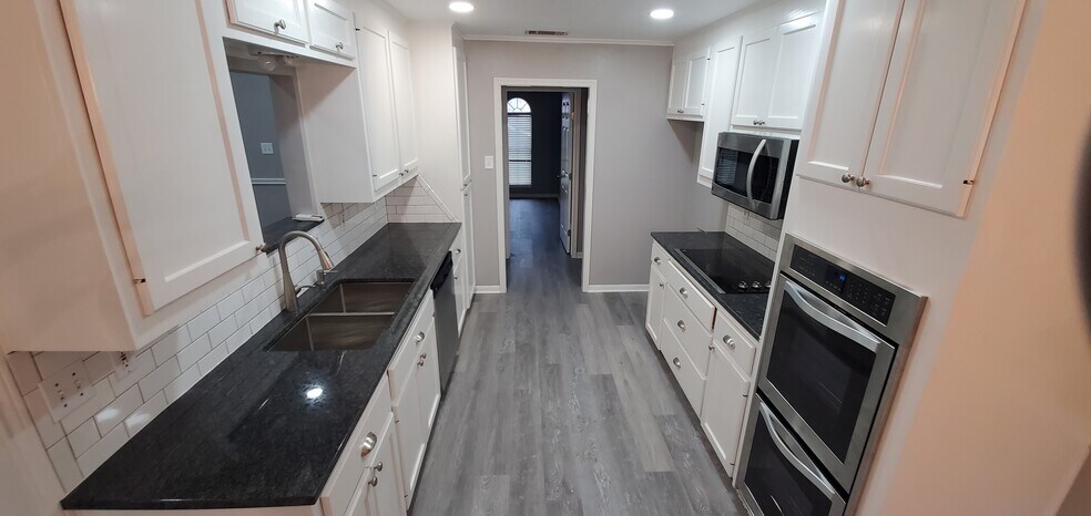 Building Photo - 521 Celeste Dr