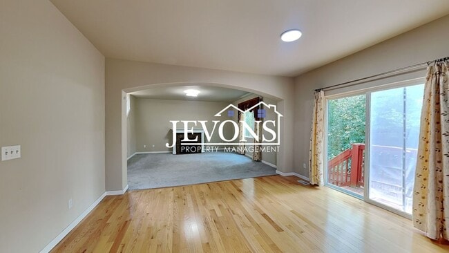 Building Photo - Spacious 5-bedroom home in a great community with 2-car garage, washer and dryer, just minutes fr...