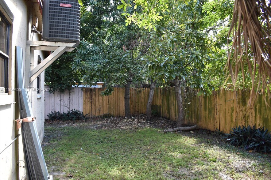 Building Photo - 1622 NW 65th St