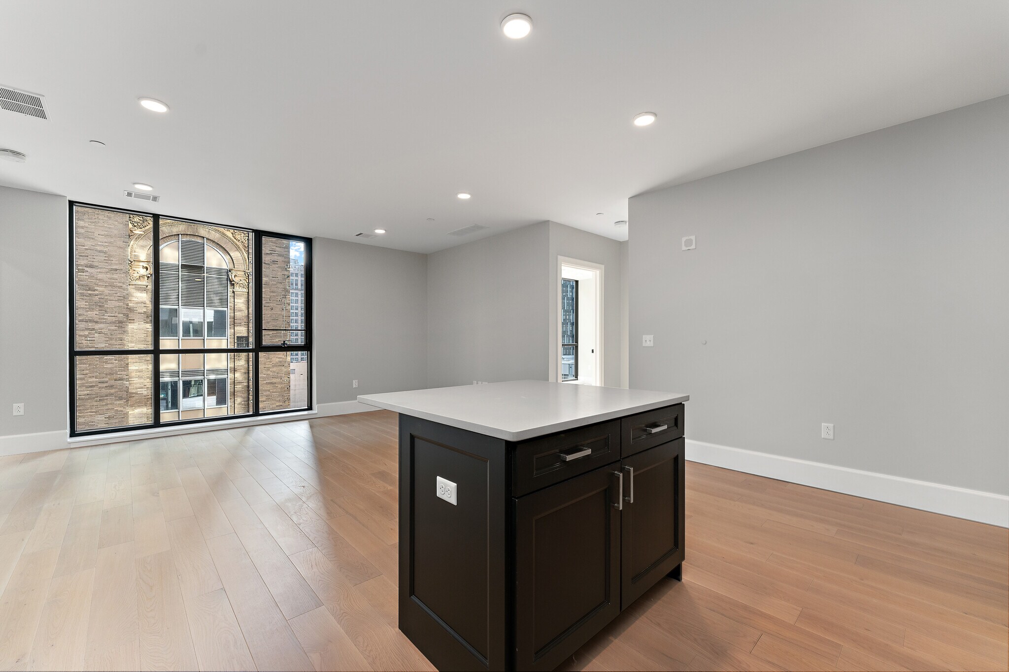 Building Photo - 350 Oliver Ave