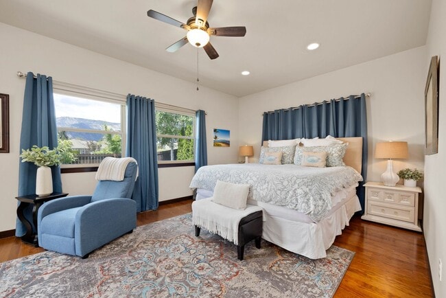 Building Photo - 3 Bedroom, 1.75 Bathroom Home in The Village at Lake Chelan