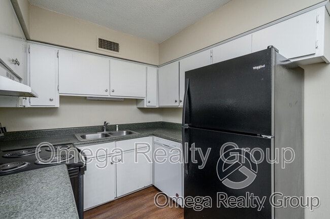 Building Photo - 4724 S Court St