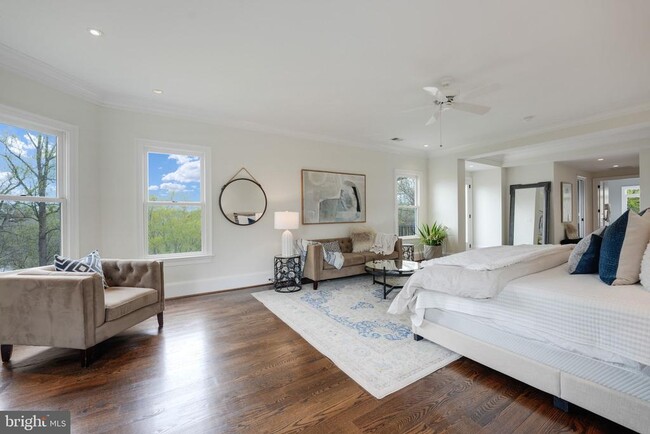 Building Photo - 9884 River Chase Way