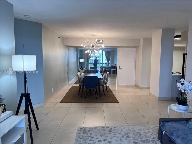 Building Photo - 3600 Mystic Pointe Dr