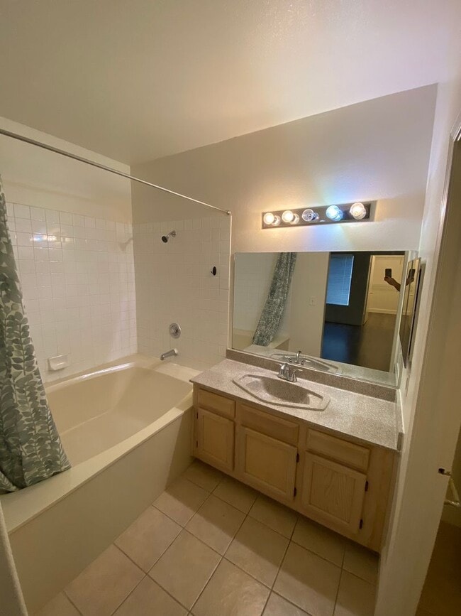 Building Photo - AMERICANA Property Mgmt - 1 Bedroom Condo ...
