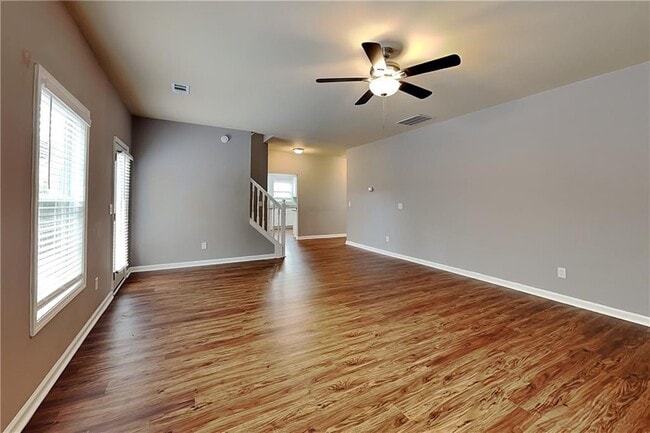 Building Photo - 6430 Queensdale Dr