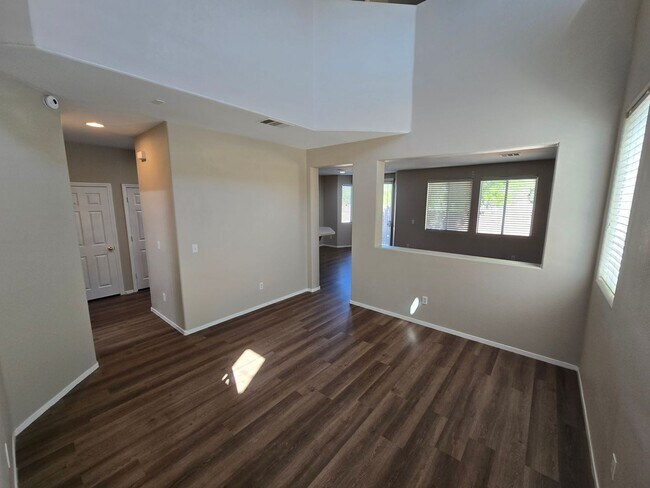 Building Photo - Terrific 3 bed + Loft 2 Car Need Space? Th...