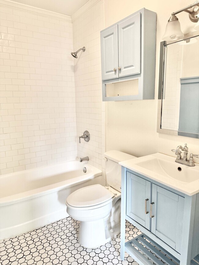 Building Photo - 4717 Orchid St