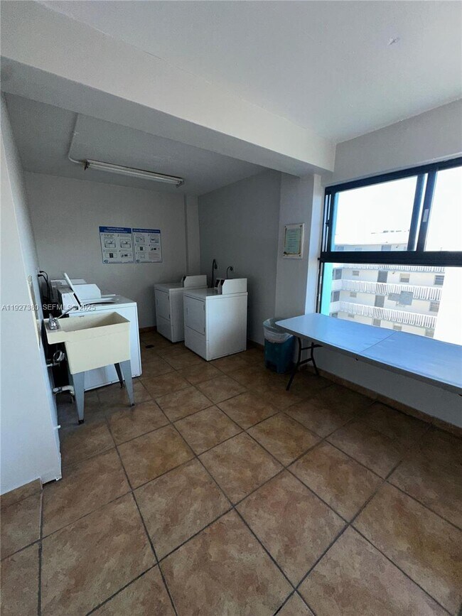 Building Photo - 15600 NW 7th Ave