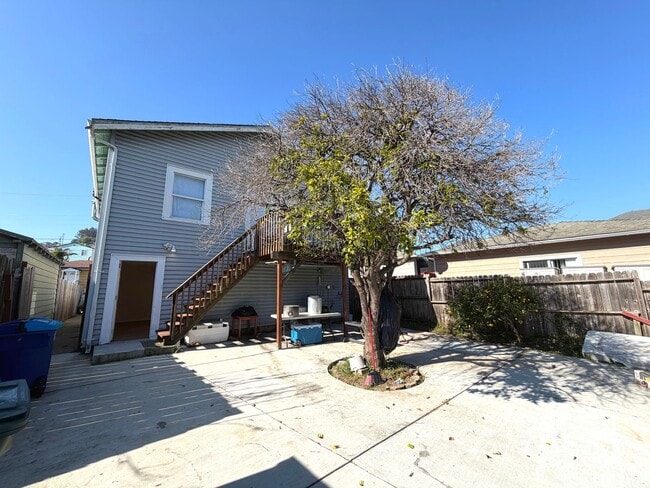 Building Photo - 860 Olive Ave