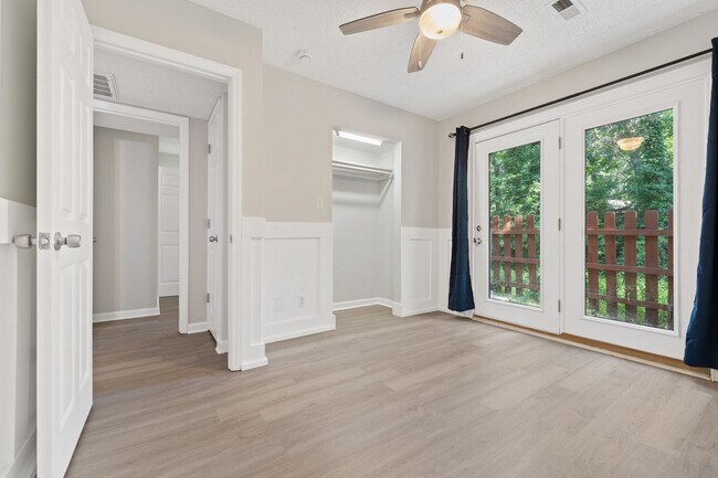 Building Photo - Nicely Remodeled 3 Bedroom House on Cul-de-Sac with Walkout Basement!