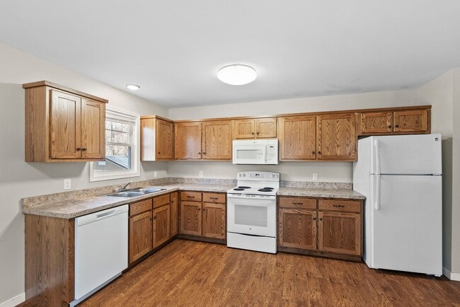 Building Photo - 3-Bedroom in Town of Farmville with Privacy and Convenience!