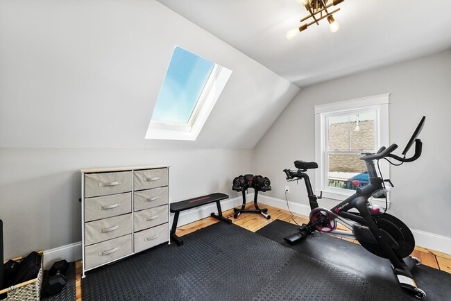 Building Photo - 814 Main St