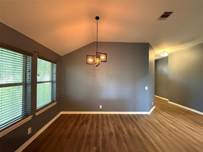 Building Photo - 1505 Muledeer Run
